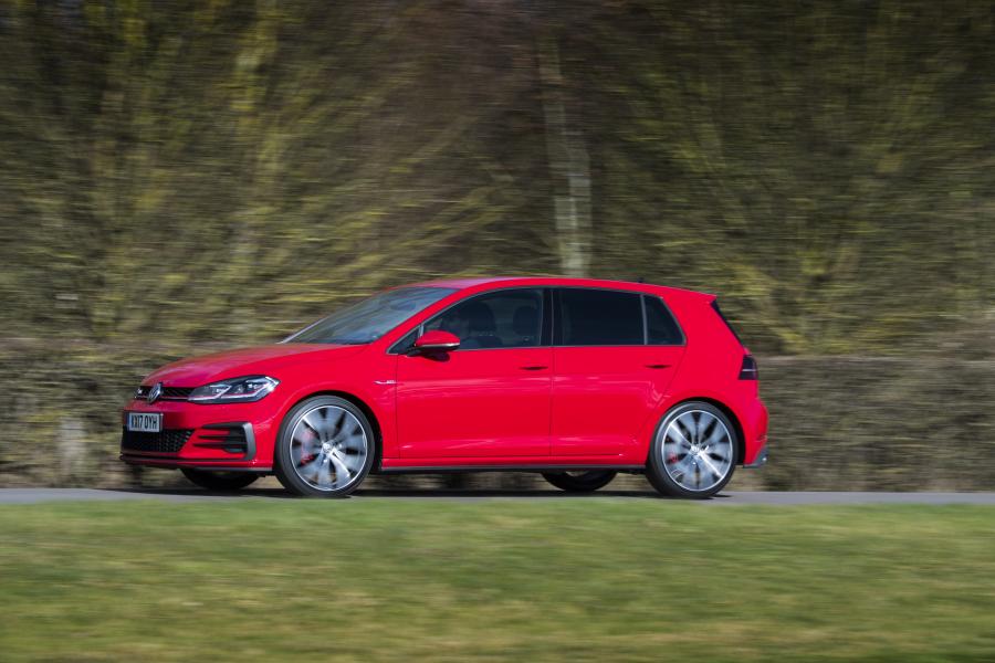  Volkswagen Golf GTi 5-Door 2017 года  (UK) (фото 16 из 28)